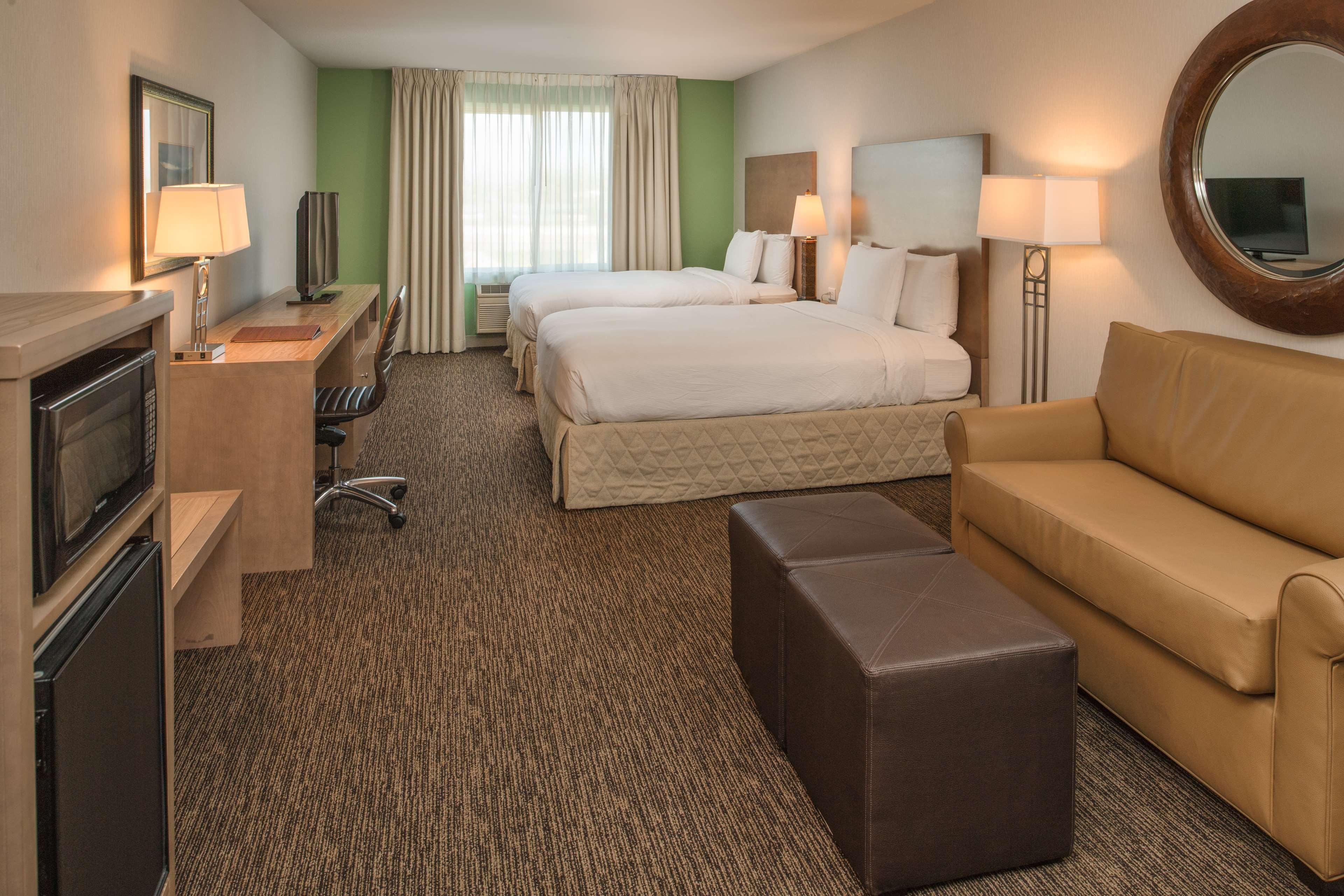 Doubletree By Hilton North Salem Hotel Екстериор снимка