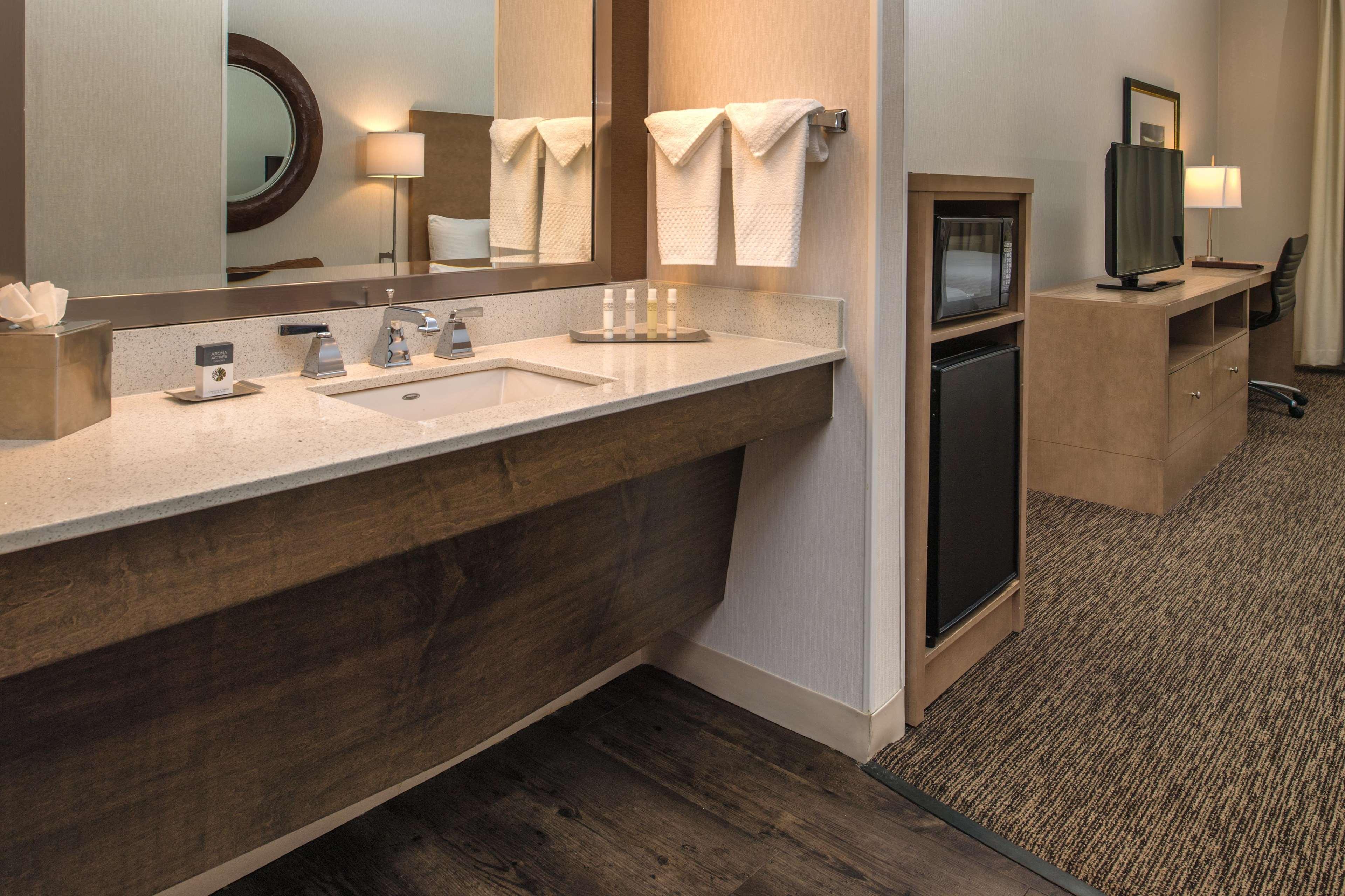 Doubletree By Hilton North Salem Hotel Екстериор снимка