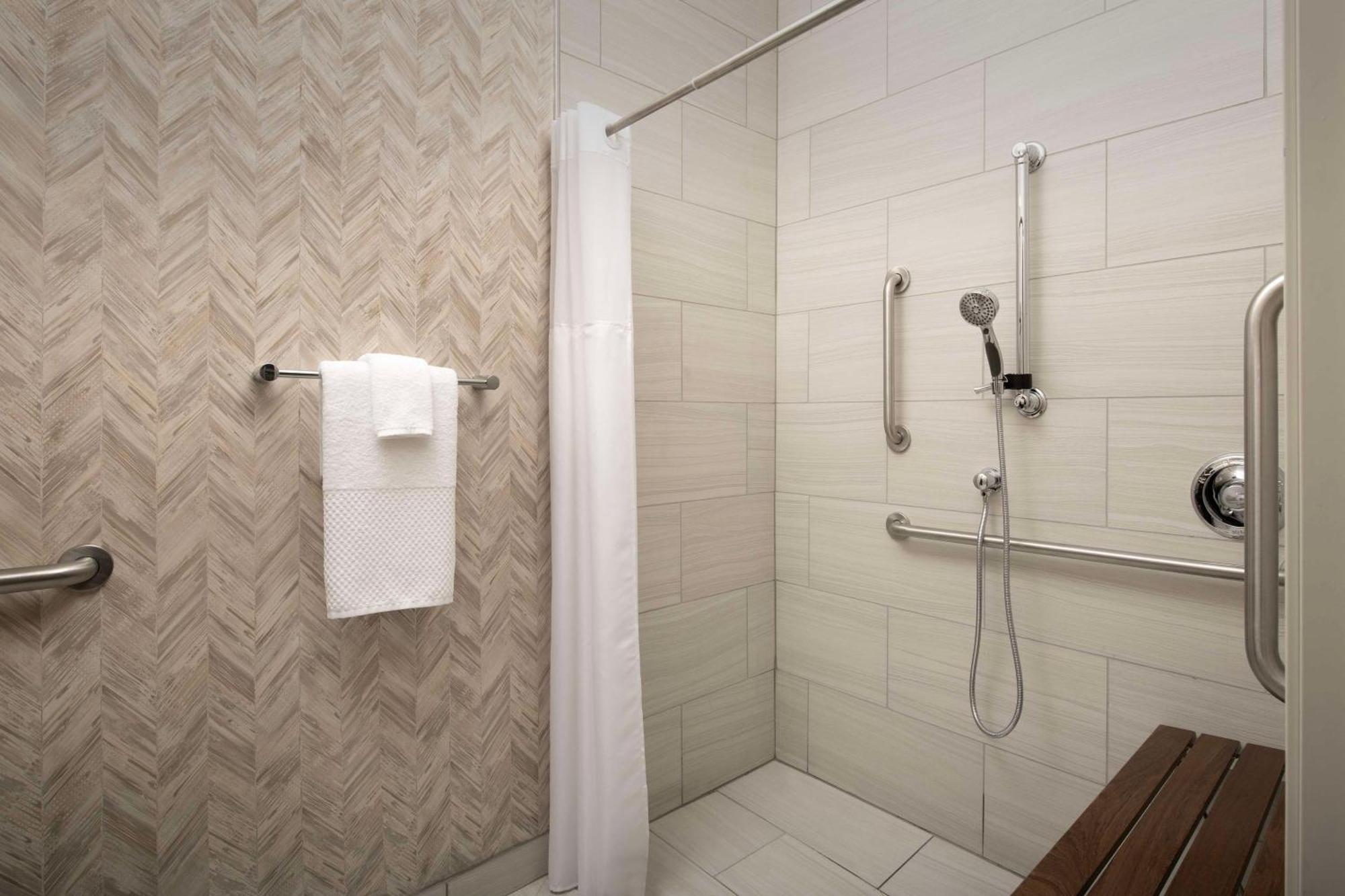 Doubletree By Hilton North Salem Hotel Екстериор снимка
