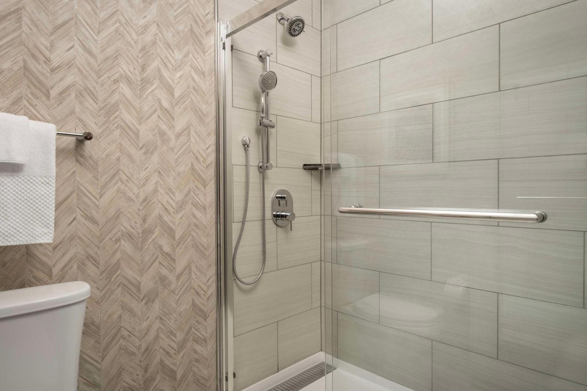 Doubletree By Hilton North Salem Hotel Екстериор снимка