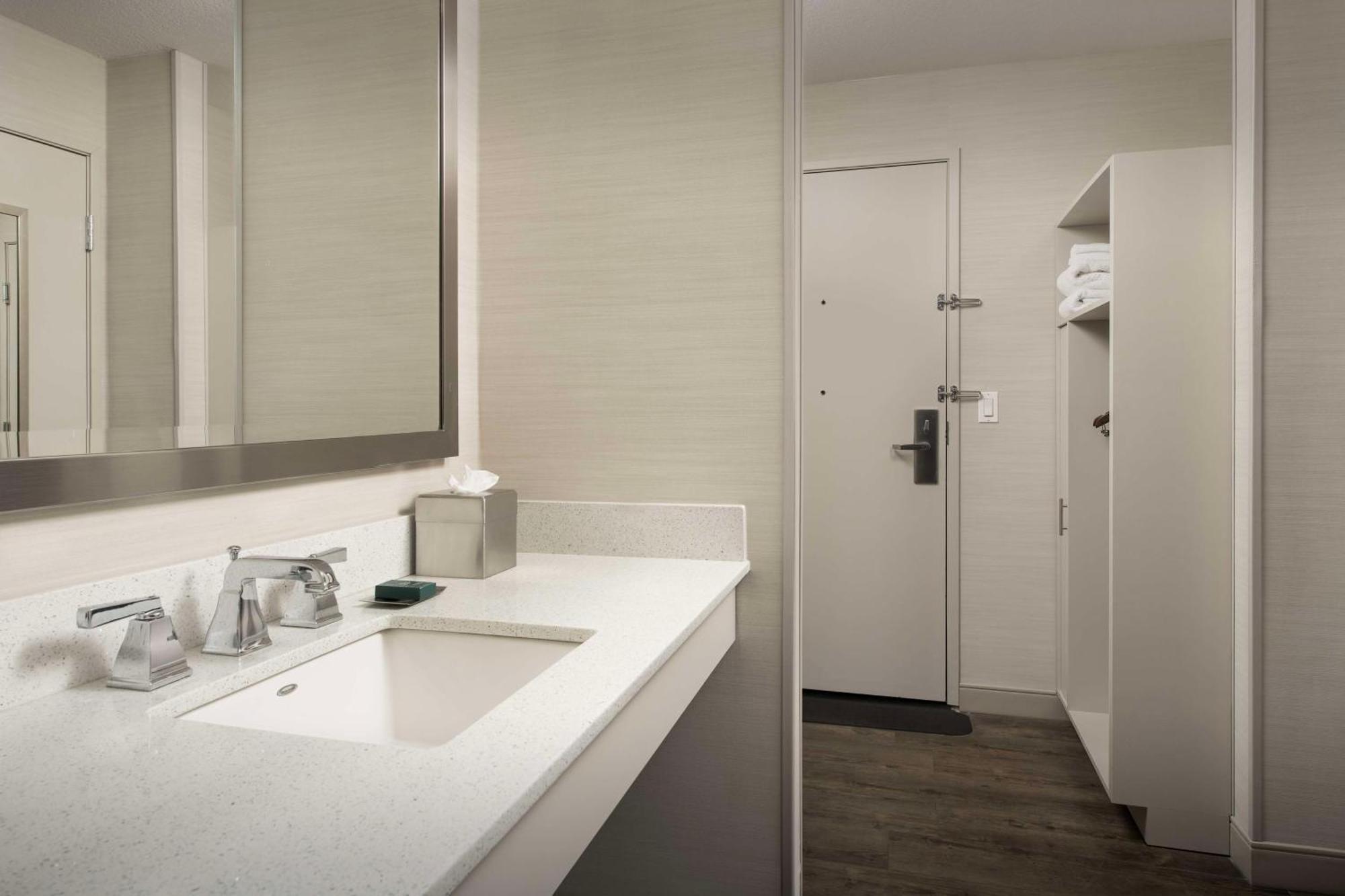 Doubletree By Hilton North Salem Hotel Екстериор снимка