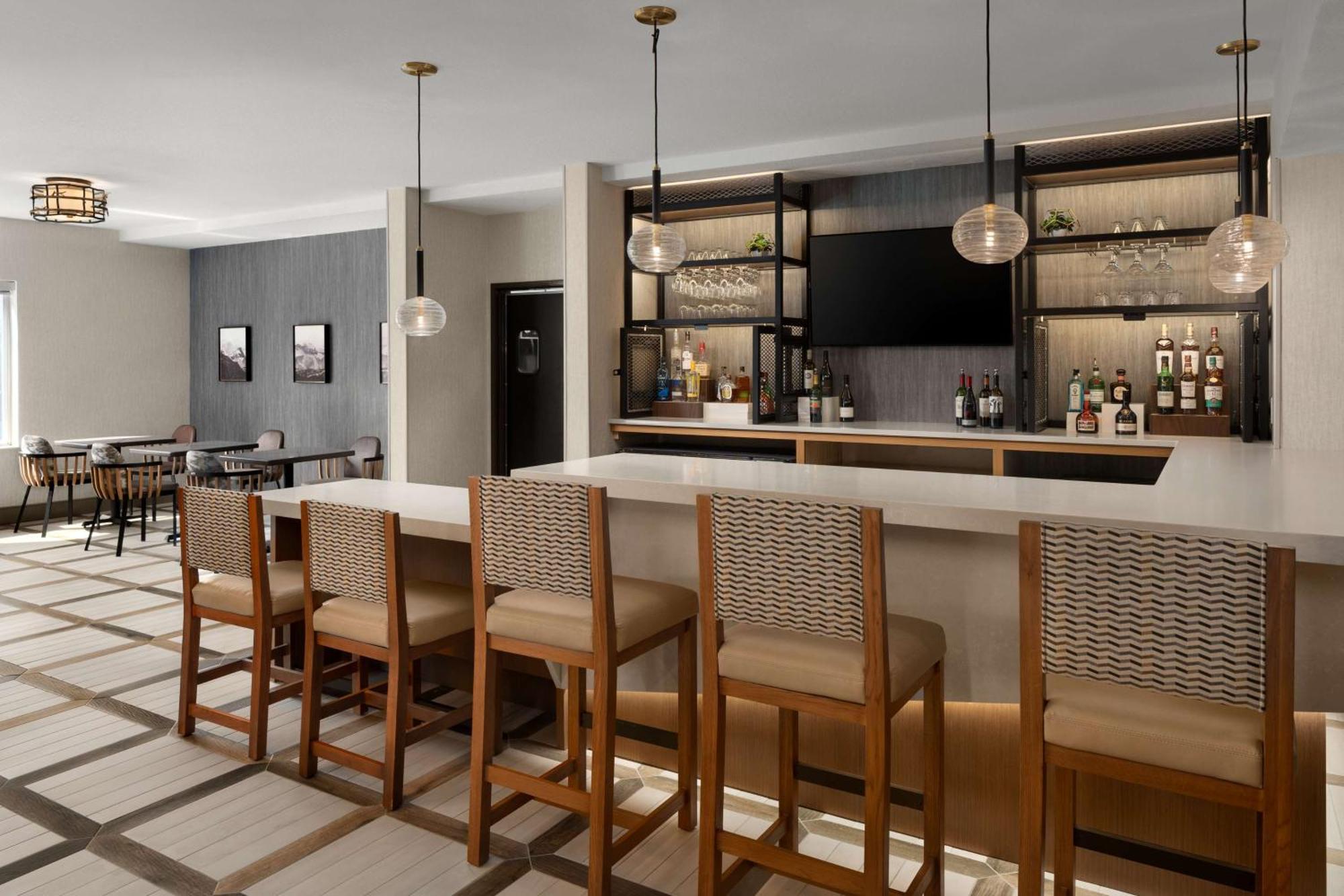 Doubletree By Hilton North Salem Hotel Екстериор снимка