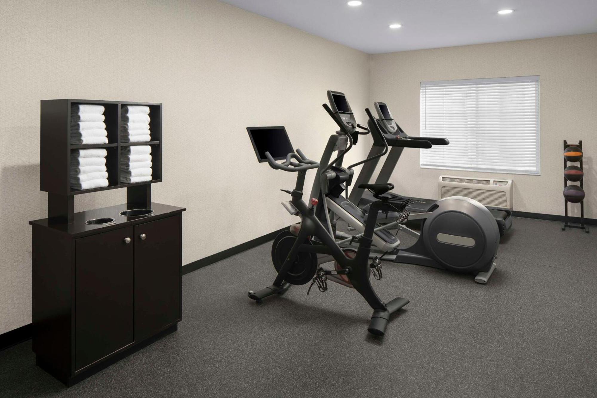 Doubletree By Hilton North Salem Hotel Екстериор снимка