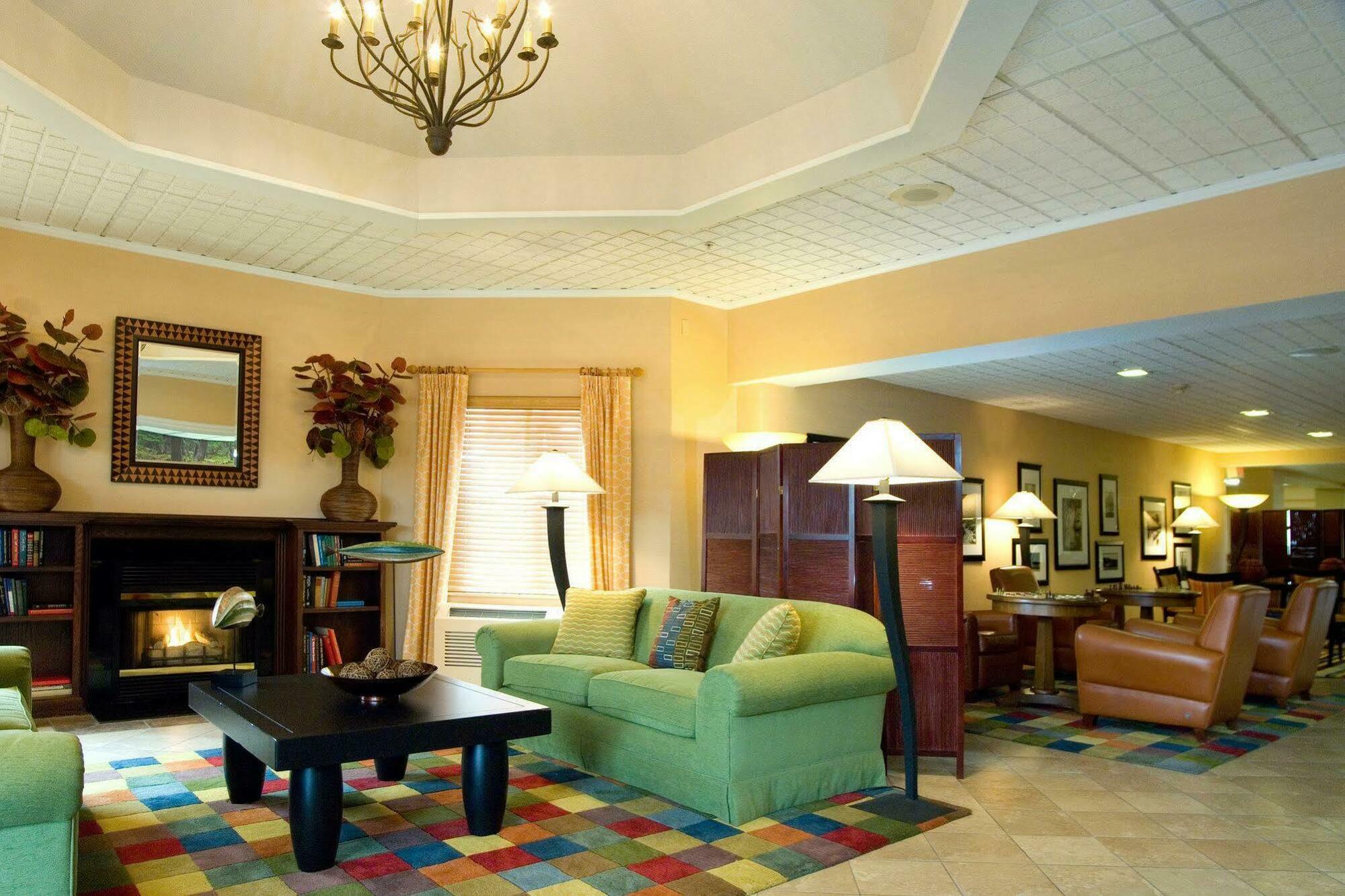 Doubletree By Hilton North Salem Hotel Екстериор снимка